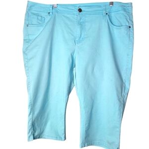 LANE BRYANT Size 22 Pastel Blue Slit Cuff Denim Capri Pants Coastal Chic Y2K